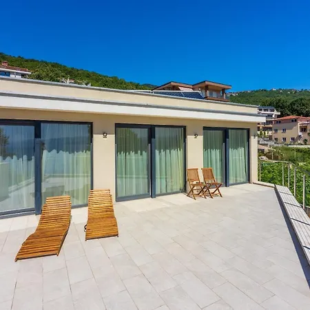 Deluxe With Sea View Lägenhet Opatija