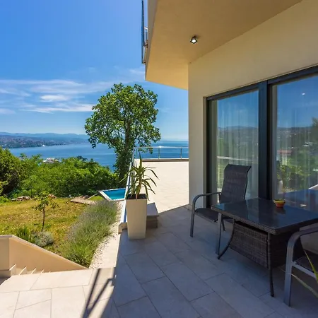 Lägenhet Deluxe With Sea View Opatija